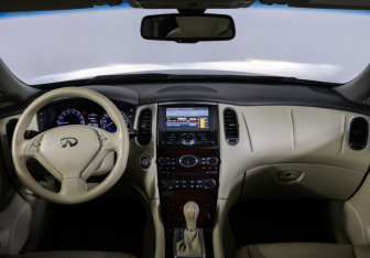 Подержанный автомобиль Infiniti EX 2012 года (17 фото)