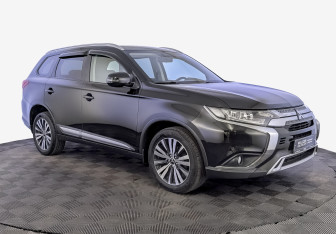 Подержанный автомобиль Mitsubishi Outlander 2019 года (3 фото)