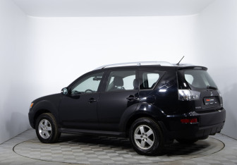Подержанный автомобиль Mitsubishi Outlander 2010 года (7 фото)