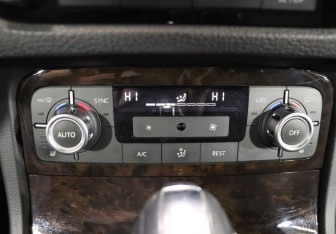 Подержанный автомобиль Volkswagen Touareg 2013 года (21 фото)