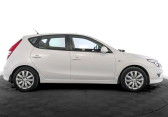 Подержанный автомобиль Hyundai i30 Hatchback 2011 года (4 фото)