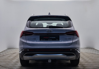 Подержанный автомобиль Hyundai Santa Fe 2022 года (4 фото)
