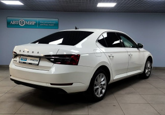 Подержанный автомобиль Skoda Superb Liftback 2019 года (5 фото)