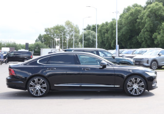 Подержанный автомобиль Volvo S90 2021 года (4 фото)