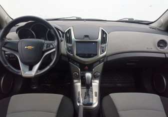 Подержанный автомобиль Chevrolet Cruze Wagon 2014 года (12 фото)
