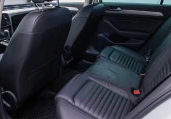 Подержанный автомобиль Volkswagen Passat Sedan 2019 года (11 фото)