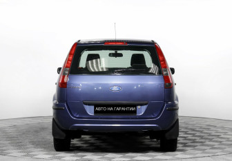 Подержанный автомобиль Ford Fusion 2005 года (6 фото)