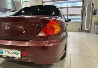 Подержанный автомобиль Kia Spectra Sedan 2007 года (9 фото)