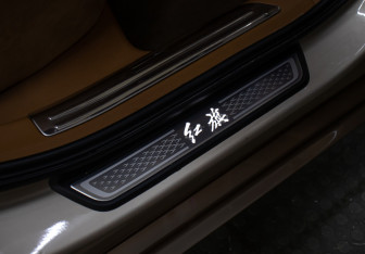 Подержанный автомобиль Hongqi H9 2023 года (25 фото)