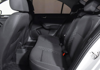 Подержанный автомобиль Skoda Rapid Liftback 2022 года (15 фото)