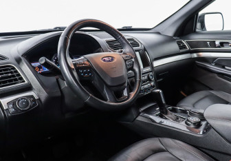 Подержанный автомобиль Ford Explorer 2017 года (8 фото)