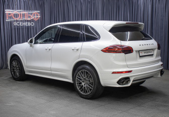 Подержанный автомобиль Porsche Cayenne 2017 года (7 фото)