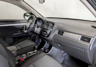 Подержанный автомобиль Mitsubishi Outlander 2014 года (11 фото)