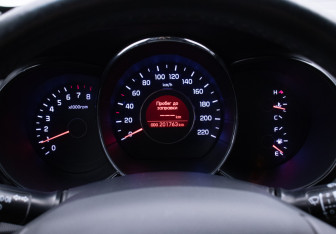 Подержанный автомобиль Kia Rio Hatchback 2012 года (12 фото)