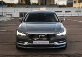 Подержанный автомобиль Volvo S90 2020 года (3 фото)