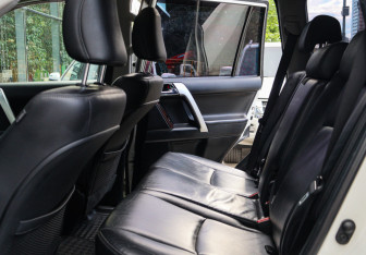 Подержанный автомобиль Toyota Land Cruiser Prado 2013 года (8 фото)