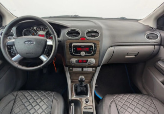 Подержанный автомобиль Ford Focus Sedan 2008 года (9 фото)