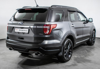 Подержанный автомобиль Ford Explorer 2018 года (5 фото)