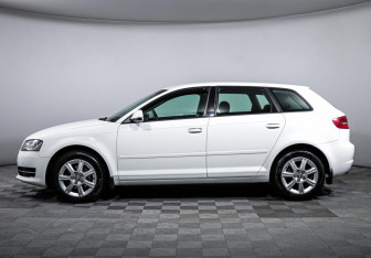 Подержанный автомобиль Audi A3 Hatchback 2012 года (8 фото)