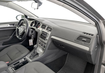 Подержанный автомобиль Volkswagen Golf Hatchback 2013 года (11 фото)