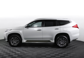 Подержанный автомобиль Mitsubishi Pajero Sport 2017 года (8 фото)