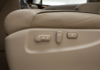 Подержанный автомобиль Infiniti QX56 2012 года (27 фото)
