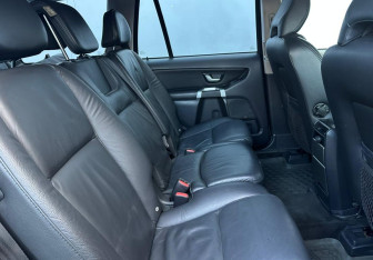 Подержанный автомобиль Volvo XC90 2011 года (14 фото)