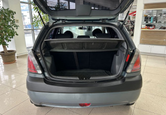 Подержанный автомобиль Kia Rio Hatchback 2007 года (18 фото)