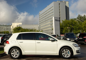 Подержанный автомобиль Volkswagen Golf Hatchback 2013 года (3 фото)