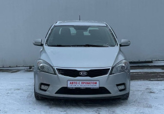 Подержанный автомобиль Kia Ceed Hatchback 2010 года (2 фото)