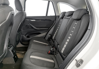 Подержанный автомобиль BMW X1 2017 года (12 фото)