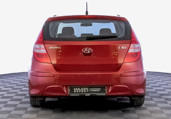 Подержанный автомобиль Hyundai i30 Hatchback 2011 года (6 фото)