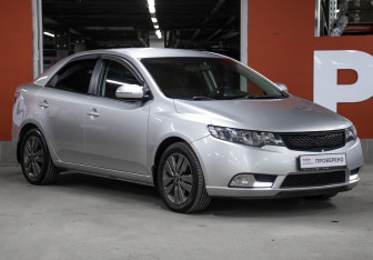 Подержанный автомобиль Kia Cerato Sedan 2012 года (3 фото)