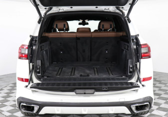 Подержанный автомобиль BMW X5 2019 года (9 фото)