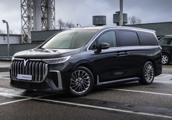 Подержанный автомобиль Voyah Dream 2023 года (1 фото)