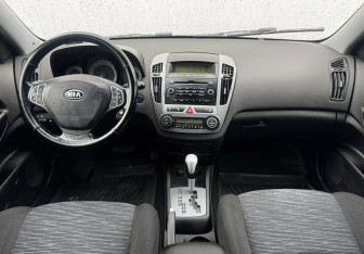 Подержанный автомобиль Kia Ceed Wagon 2008 года (9 фото)