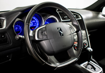 Подержанный автомобиль Citroen DS4 2012 года (13 фото)