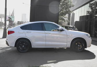 Подержанный автомобиль BMW X4 2015 года (4 фото)