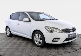 Подержанный автомобиль Kia Ceed Hatchback 2011 года (3 фото)