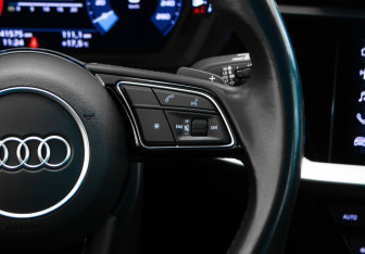 Подержанный автомобиль Audi A3 Hatchback 2022 года (17 фото)