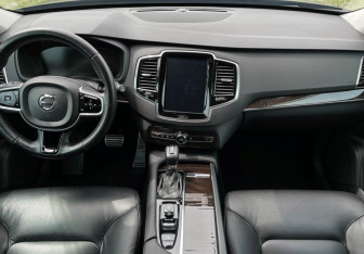Подержанный автомобиль Volvo XC90 2018 года (12 фото)
