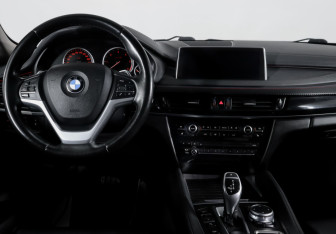 Подержанный автомобиль BMW X6 2016 года (12 фото)