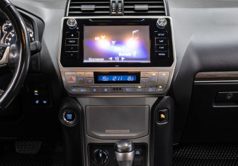 Подержанный автомобиль Toyota Land Cruiser Prado 2020 года (15 фото)
