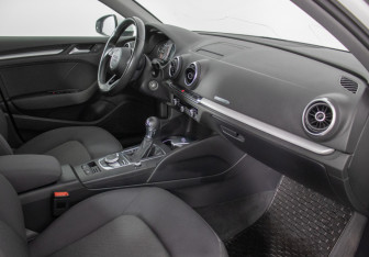 Подержанный автомобиль Audi A3 Hatchback 2016 года (9 фото)