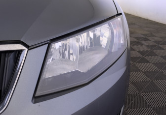 Подержанный автомобиль Skoda Octavia Liftback 2013 года (11 фото)