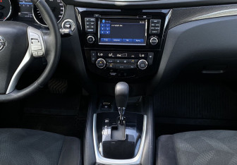 Подержанный автомобиль Nissan X-Trail 2016 года (14 фото)