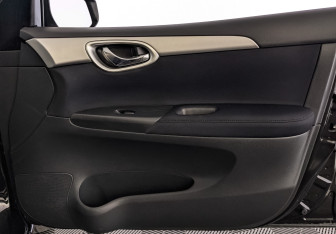 Подержанный автомобиль Nissan Tiida Hatchback 2015 года (25 фото)