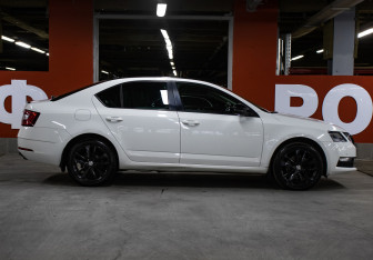 Подержанный автомобиль Skoda Octavia Liftback 2017 года (4 фото)