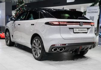 Подержанный автомобиль Changan UNI-K 2023 года (6 фото)