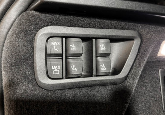 Подержанный автомобиль BMW X7 2020 года (27 фото)